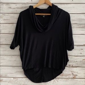 Mid sleeve black top